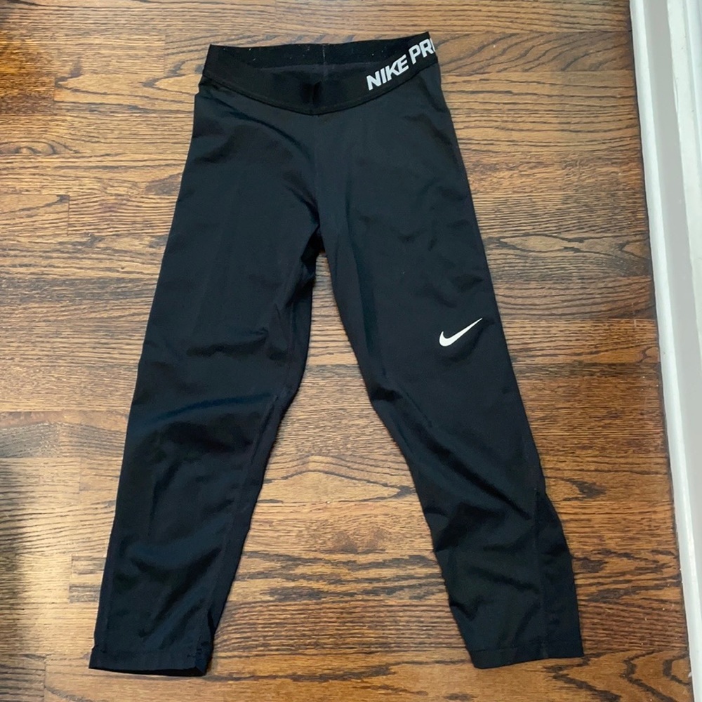 Black Nike Pro Cropped leggings, Size small